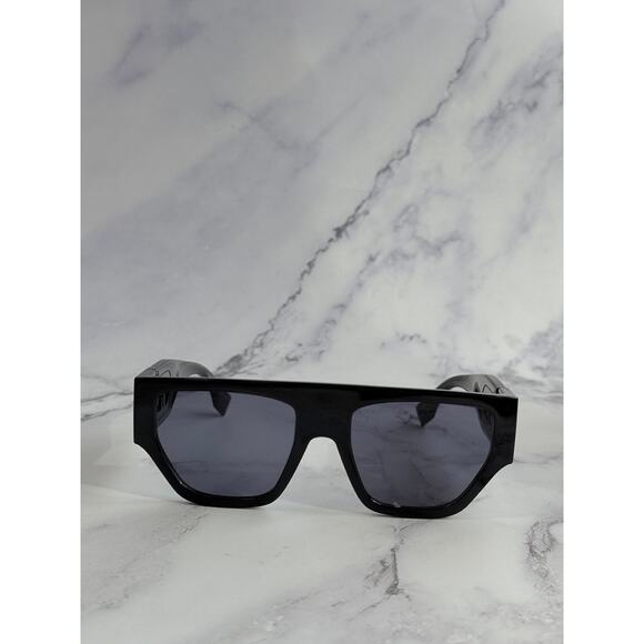 NEW Fendi FE40108U O\'Lock Black Flat Top Sunglasses